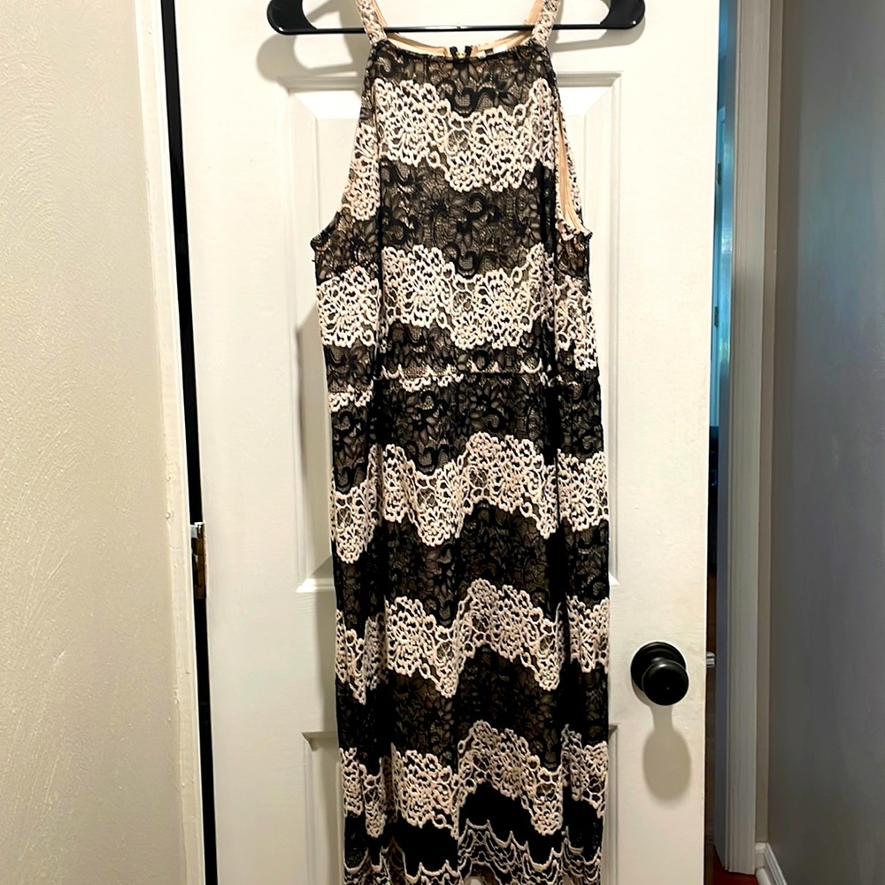 Kensie lace dress lined in the inside